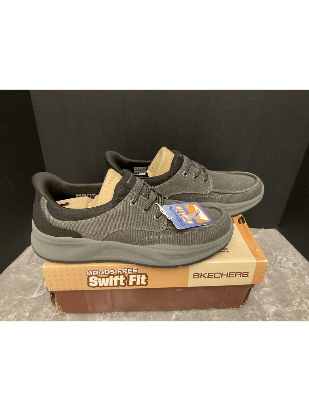 New! Mens Skechers Canvas Swift Fit Hands Free Slip Ins Shoes. Size 13. Nice!